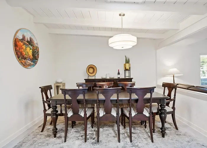 Spacious Family Getaway-pet Friendly Holiday home *