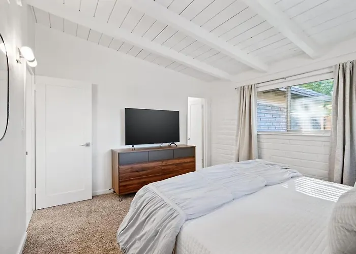 Spacious Family Getaway-pet Friendly *
